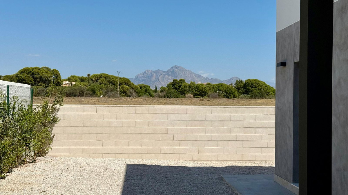 4 Bed Townhouse for sale in Muchamiel Costa Blanca, Alicante, Spain