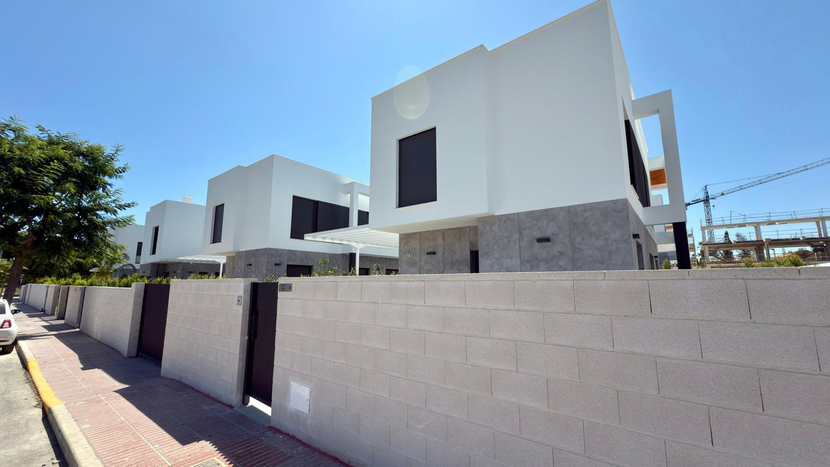 4 Bed Townhouse for sale in Muchamiel Costa Blanca, Alicante, Spain
