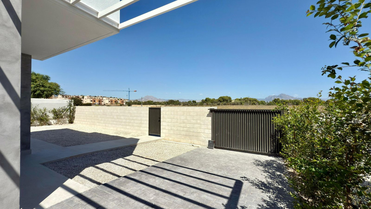 4 Bed Townhouse for sale in Muchamiel Costa Blanca, Alicante, Spain