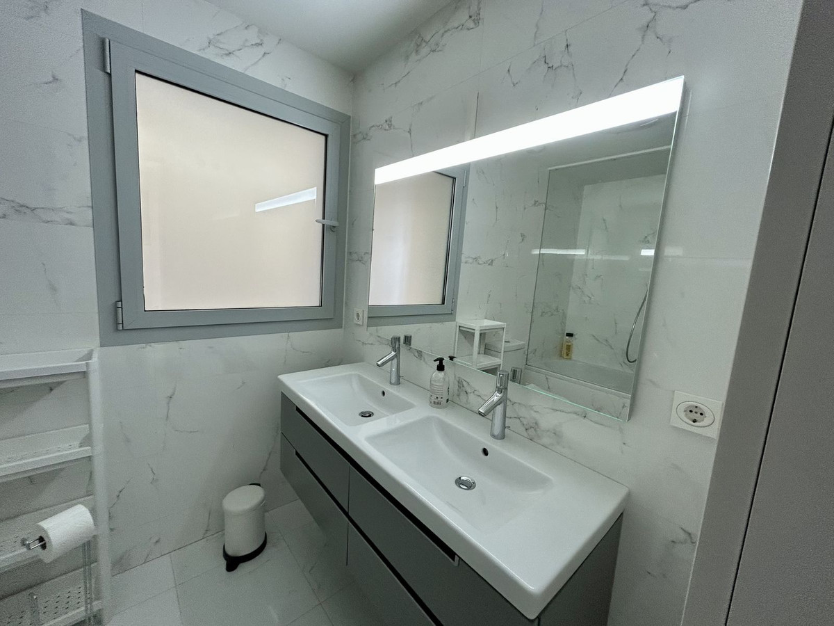 3 Bed Apartment for sale in Fuengirola Costa Del Sol, Málaga, Spain