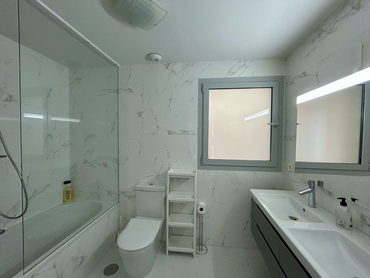 3 Bed Apartment for sale in Fuengirola Costa Del Sol, Málaga, Spain