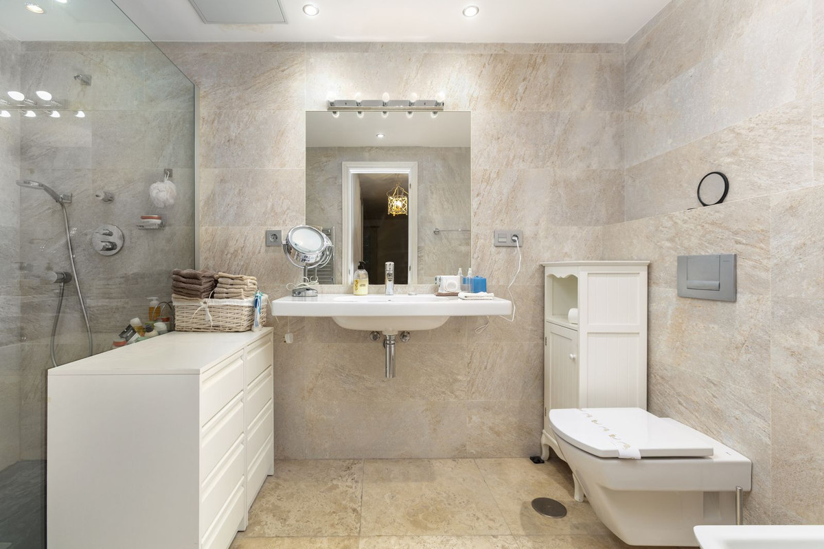 2 Bed Apartment for sale in Nueva Andalucía Costa Del Sol, Málaga, Spain