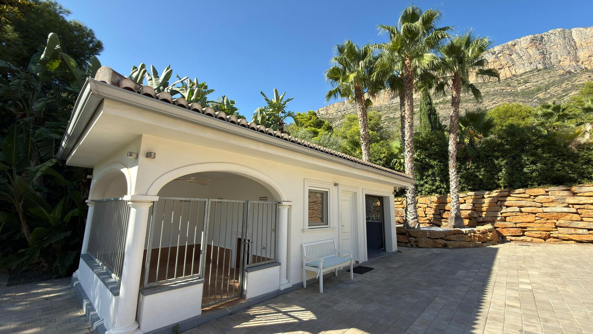 4 Bed Townhouse for sale in Javea Costa Blanca, Alicante, Spain
