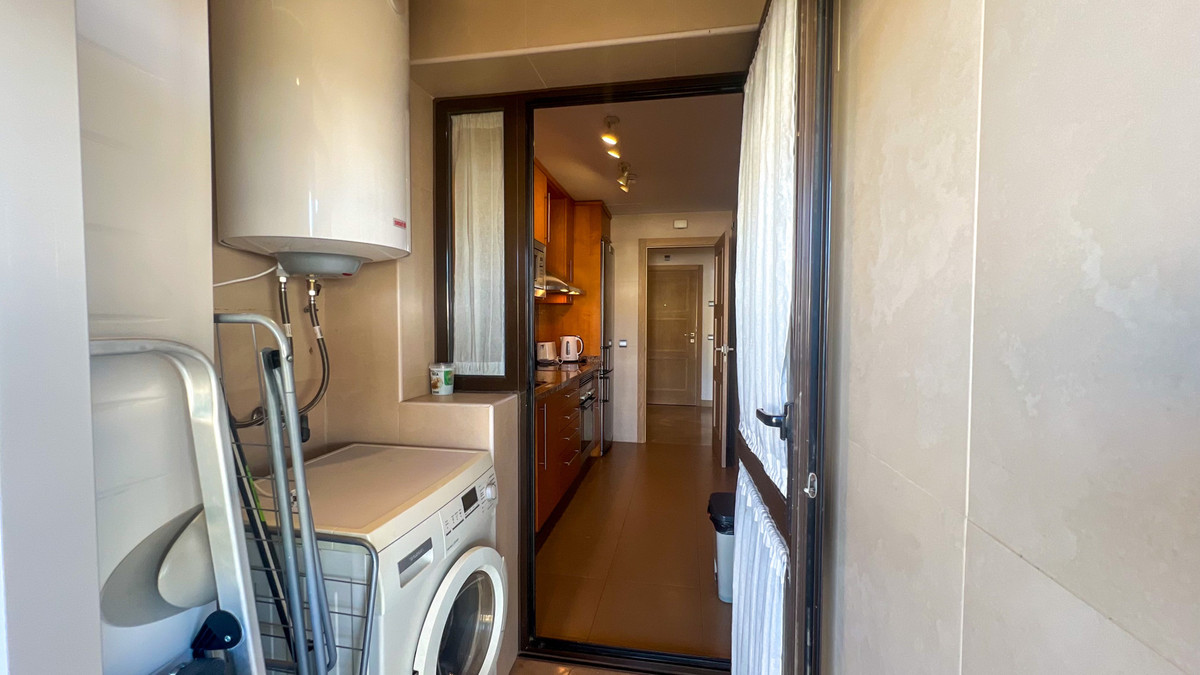 2 Bed Apartment for sale in La Duquesa Costa Del Sol, Málaga, Spain
