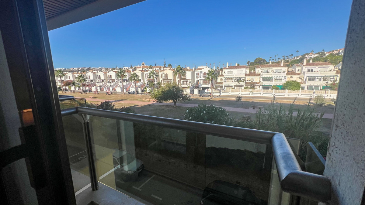 2 Bed Apartment for sale in La Duquesa Costa Del Sol, Málaga, Spain