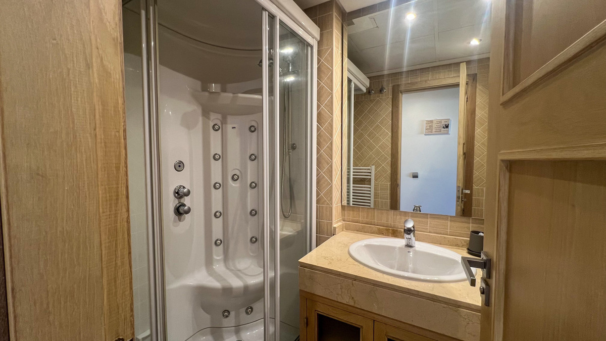 2 Bed Apartment for sale in La Duquesa Costa Del Sol, Málaga, Spain