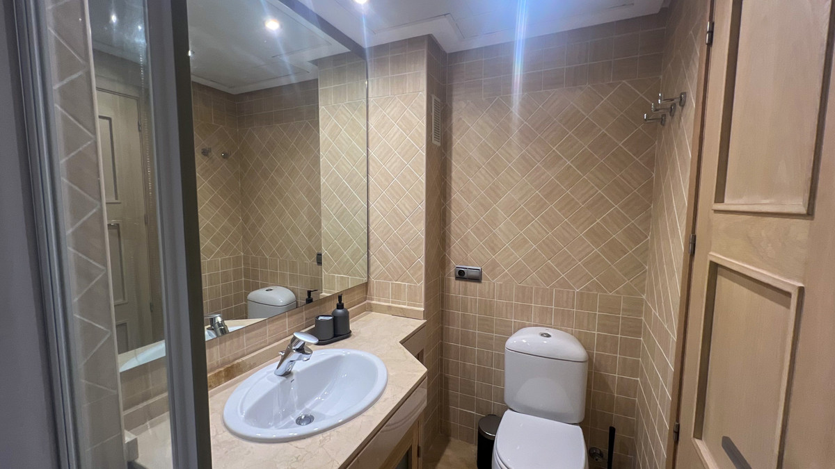 2 Bed Apartment for sale in La Duquesa Costa Del Sol, Málaga, Spain