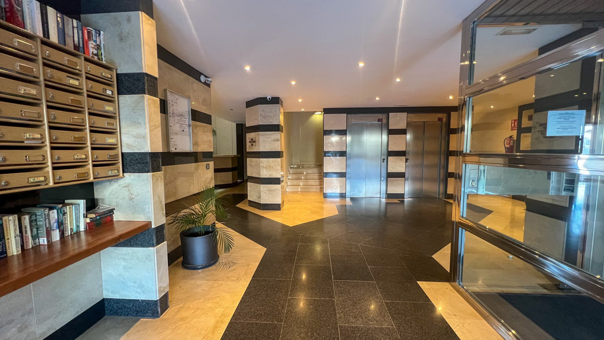 2 Bed Apartment for sale in La Duquesa Costa Del Sol, Málaga, Spain
