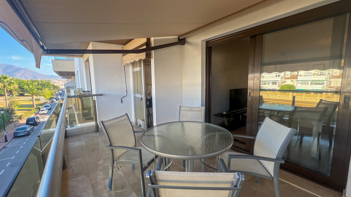 2 Bed Apartment for sale in La Duquesa Costa Del Sol, Málaga, Spain