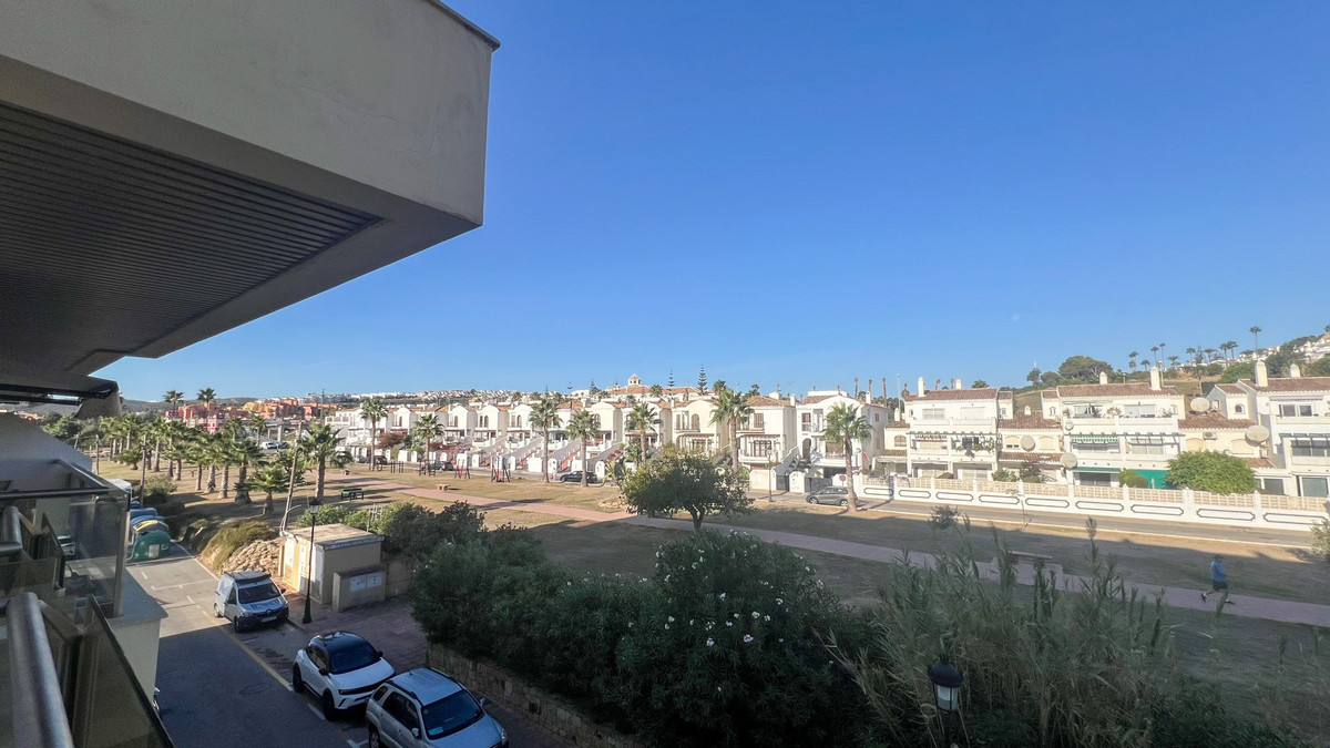 2 Bed Apartment for sale in La Duquesa Costa Del Sol, Málaga, Spain