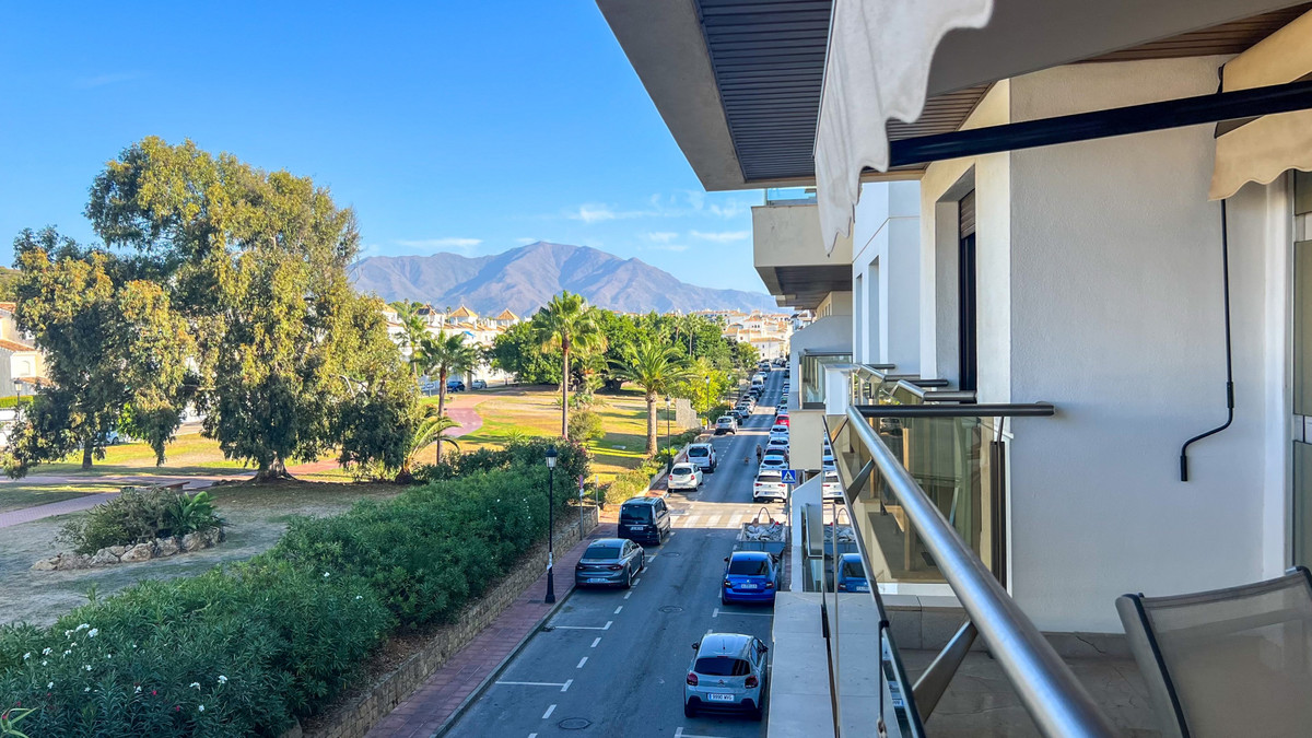 2 Bed Apartment for sale in La Duquesa Costa Del Sol, Málaga, Spain