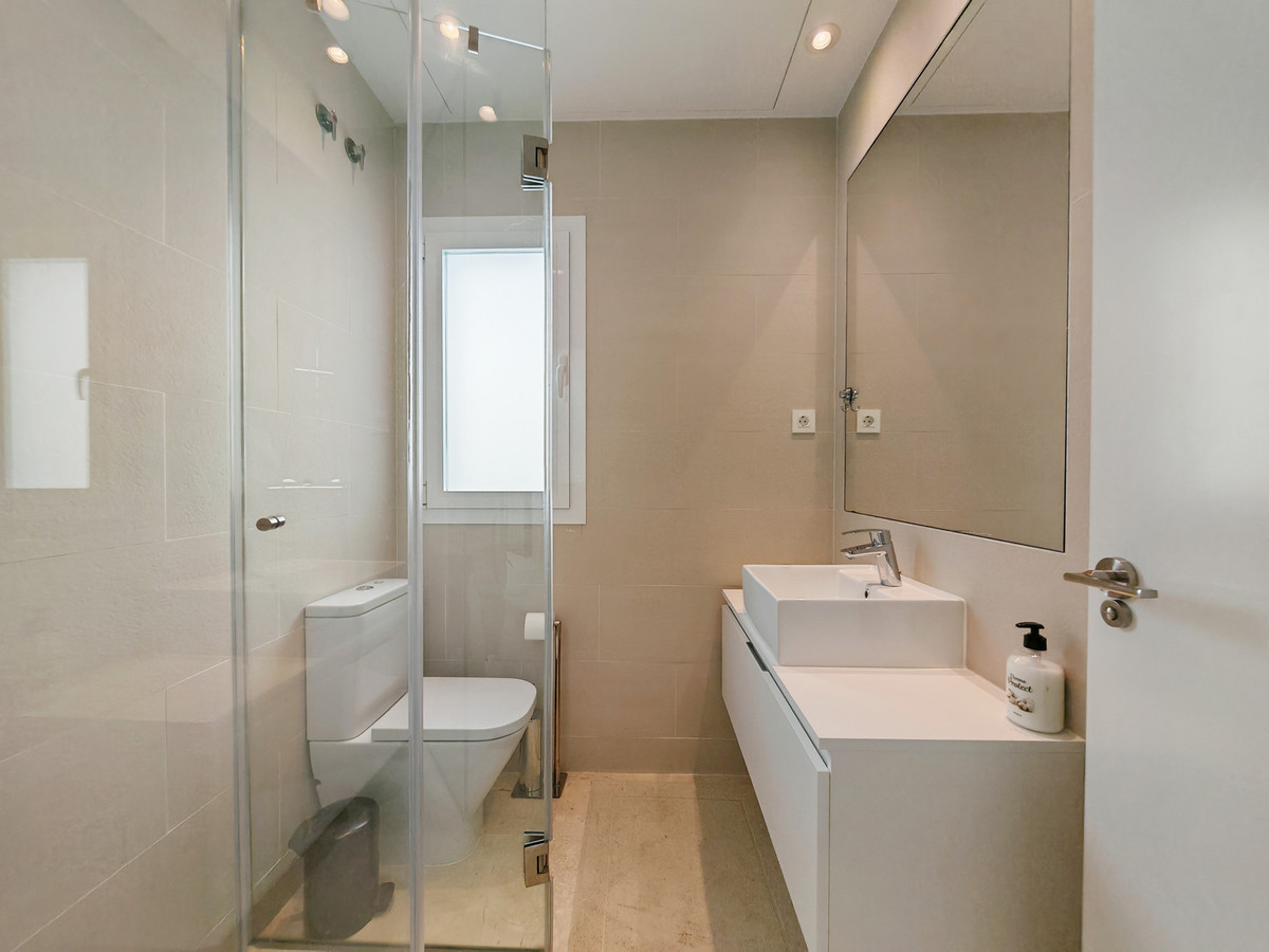 Se vende Apartamento Planta Baja de 3 dormitorios en Costa Del Sol, Málaga, España