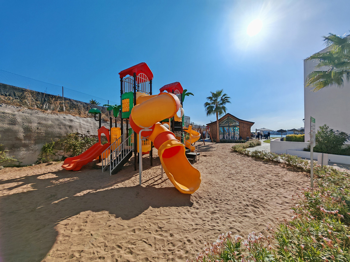 Se vende Apartamento Planta Baja de 3 dormitorios en Costa Del Sol, Málaga, España