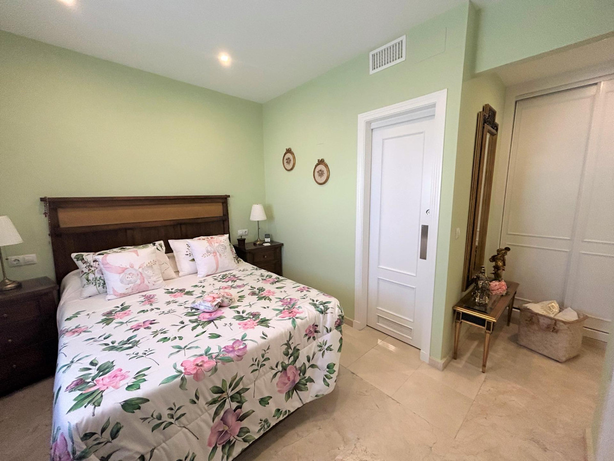 3 Bed Apartment for sale in Estepona Costa Del Sol, Málaga, Spain