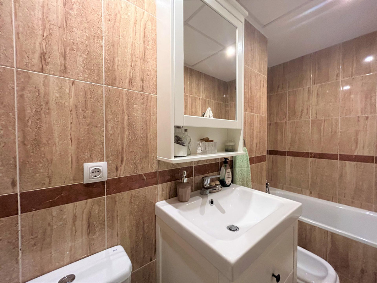 3 Bed Apartment for sale in Estepona Costa Del Sol, Málaga, Spain