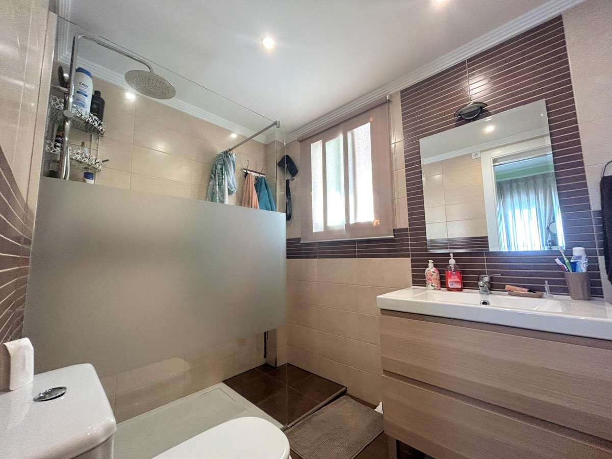 3 Bed Apartment for sale in Estepona Costa Del Sol, Málaga, Spain