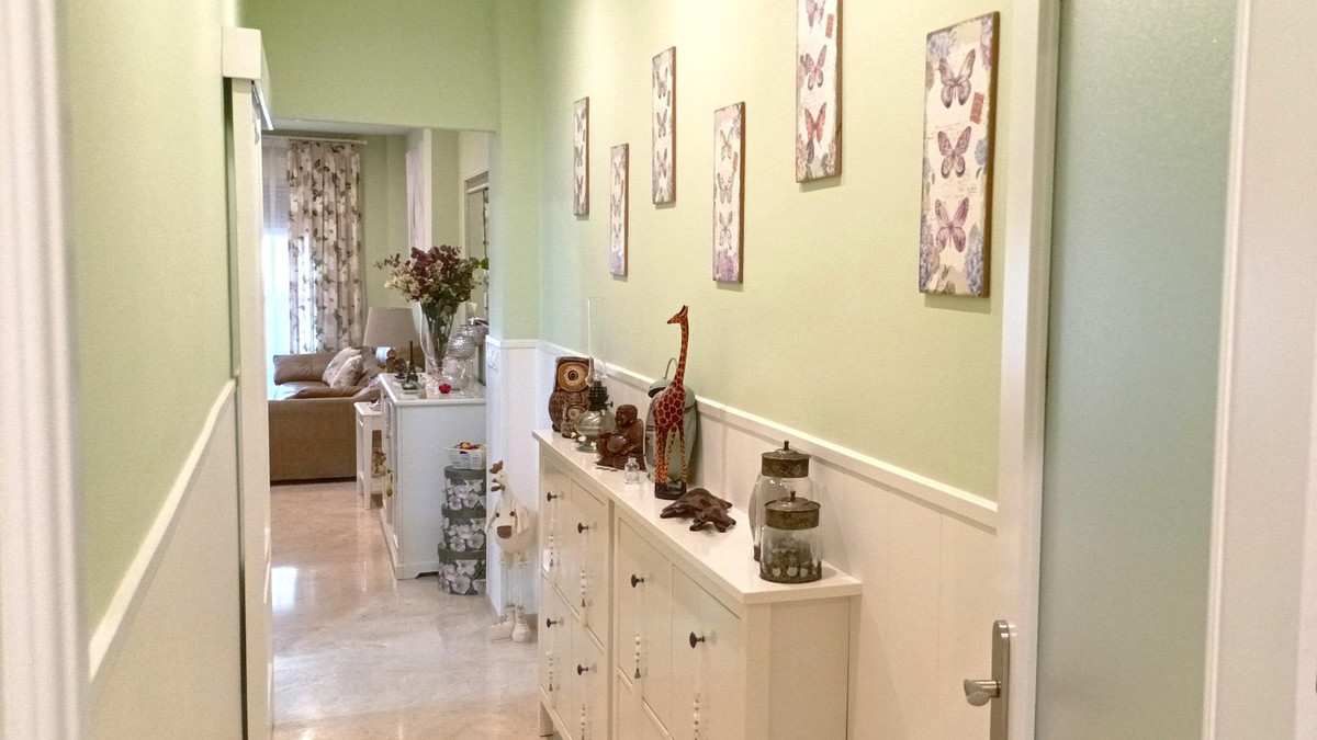 3 Bed Apartment for sale in Estepona Costa Del Sol, Málaga, Spain