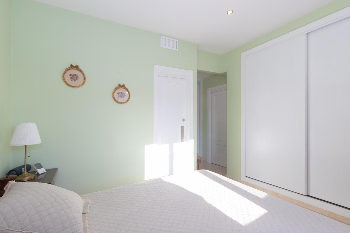 3 Bed Apartment for sale in Estepona Costa Del Sol, Málaga, Spain