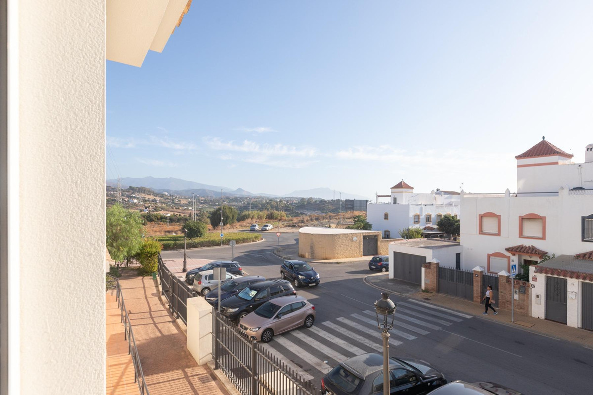 3 Bed Apartment for sale in Estepona Costa Del Sol, Málaga, Spain