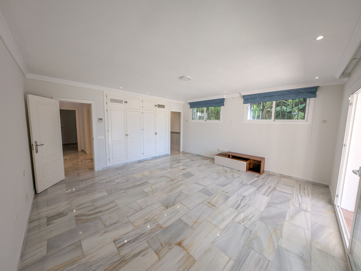 Se vende Villa - Chalet de 5 dormitorios en Costa Del Sol, Málaga, España
