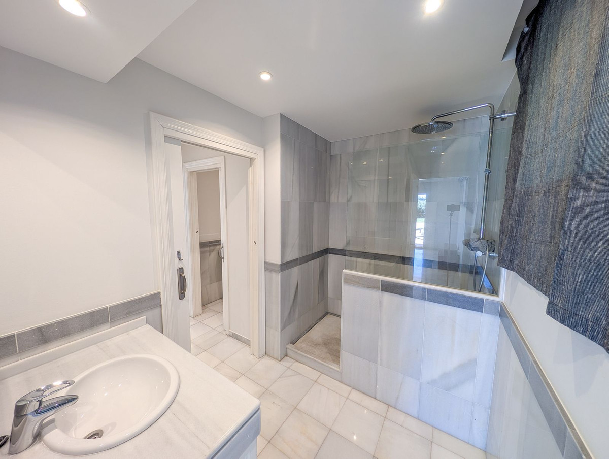 Se vende Villa - Chalet de 5 dormitorios en Costa Del Sol, Málaga, España