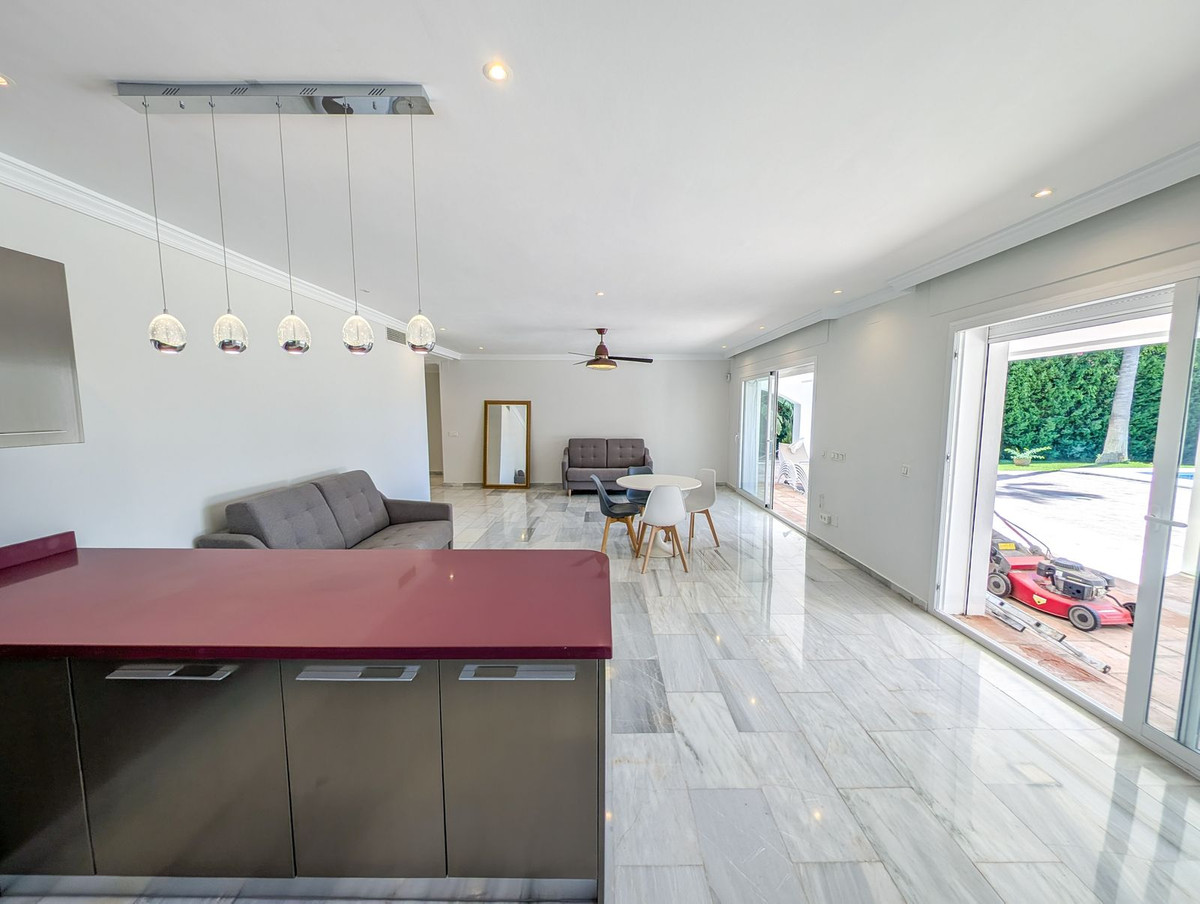 Se vende Villa - Chalet de 5 dormitorios en Costa Del Sol, Málaga, España