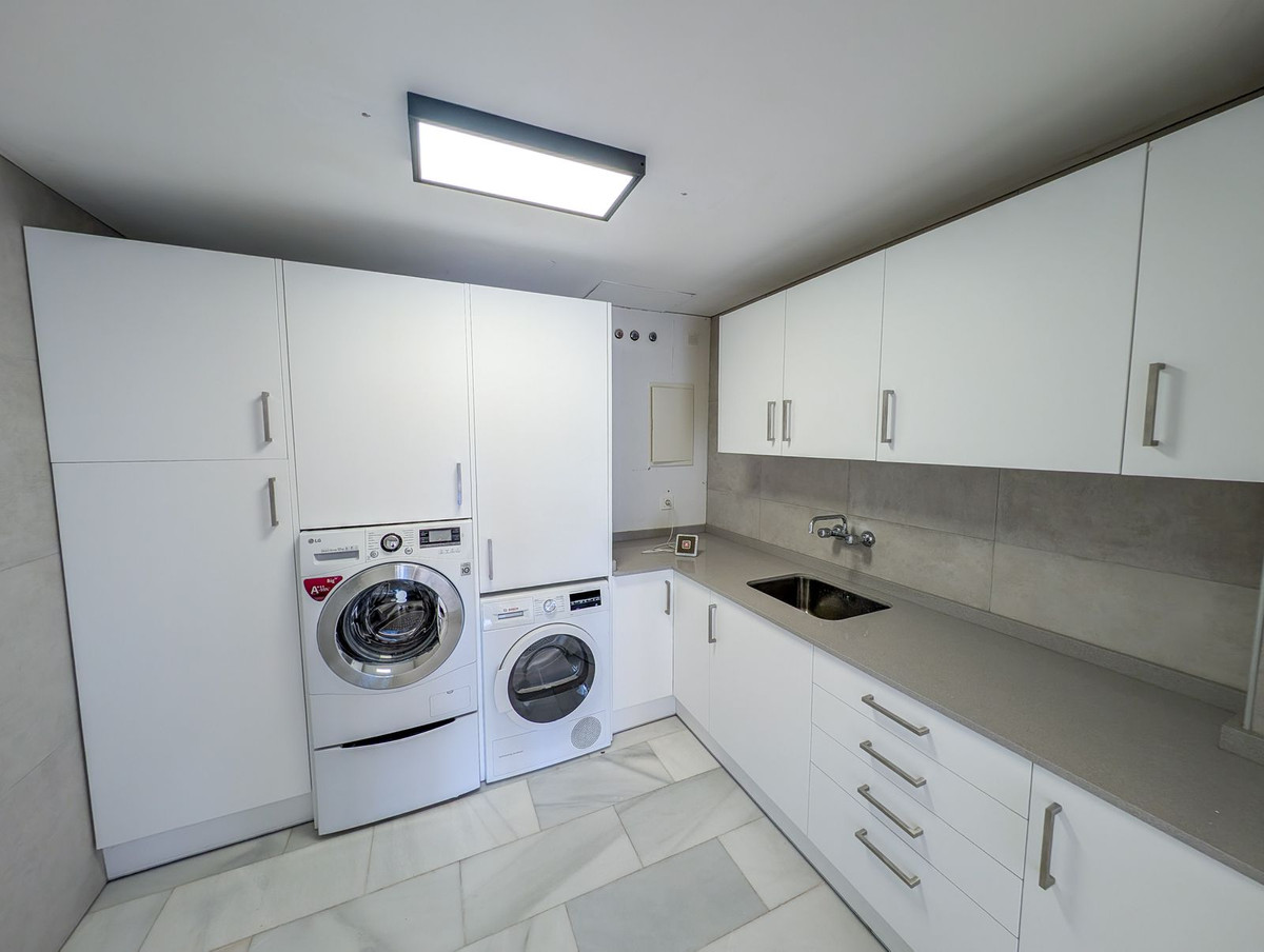 Se vende Villa - Chalet de 5 dormitorios en Costa Del Sol, Málaga, España