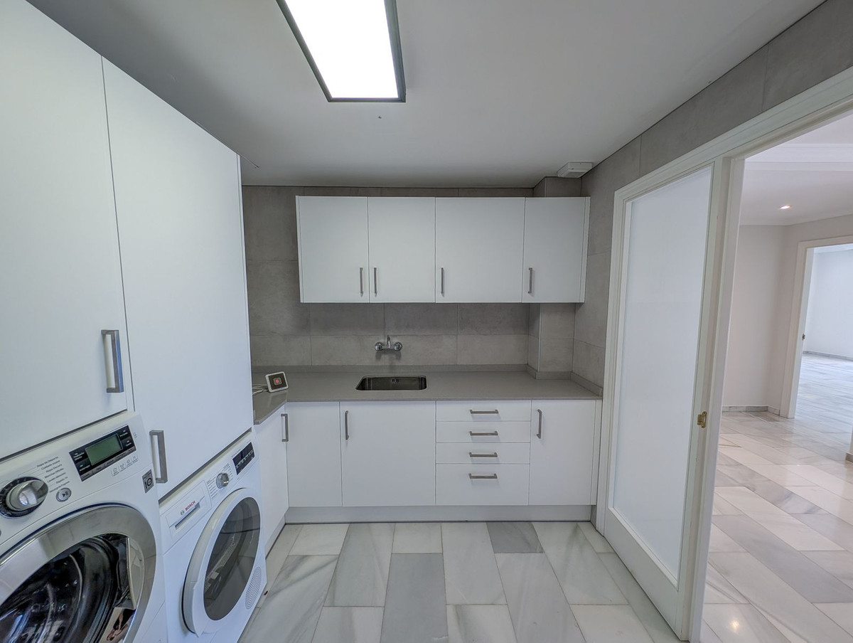 Se vende Villa - Chalet de 5 dormitorios en Costa Del Sol, Málaga, España