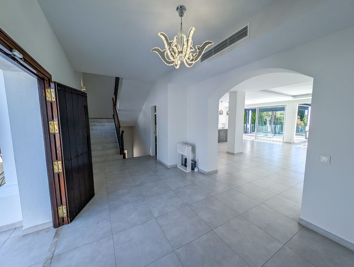 Se vende Villa - Chalet de 5 dormitorios en Costa Del Sol, Málaga, España