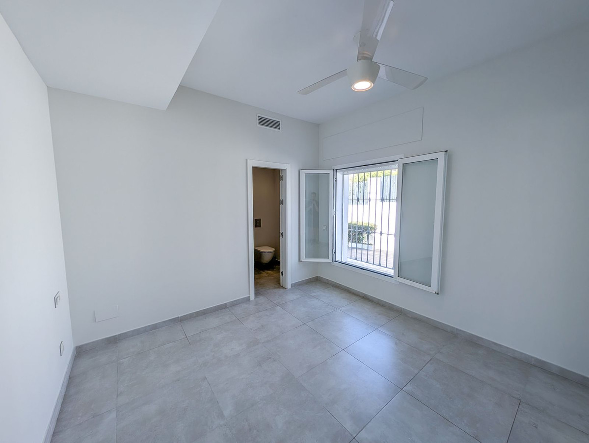 Se vende Villa - Chalet de 5 dormitorios en Costa Del Sol, Málaga, España