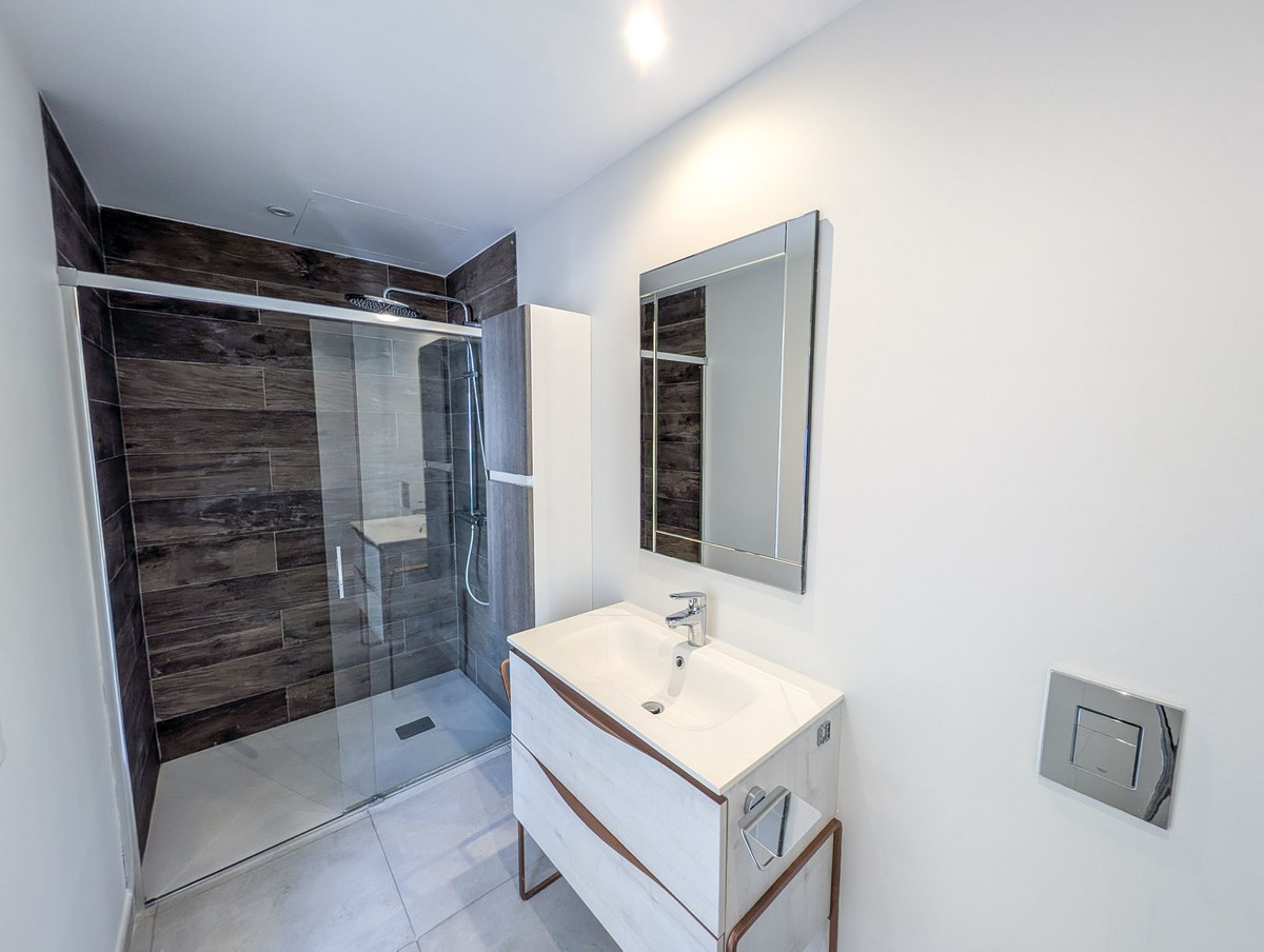 Se vende Villa - Chalet de 5 dormitorios en Costa Del Sol, Málaga, España