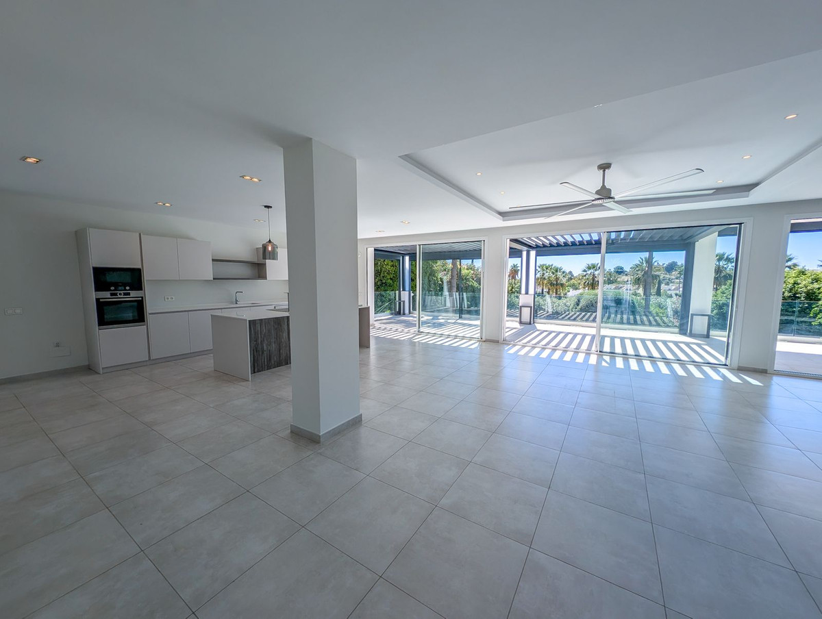 Se vende Villa - Chalet de 5 dormitorios en Costa Del Sol, Málaga, España