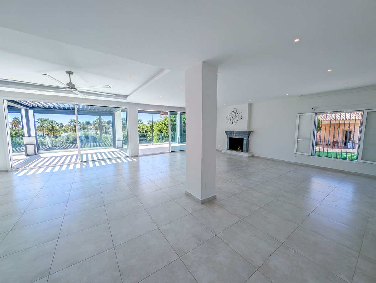 Se vende Villa - Chalet de 5 dormitorios en Costa Del Sol, Málaga, España