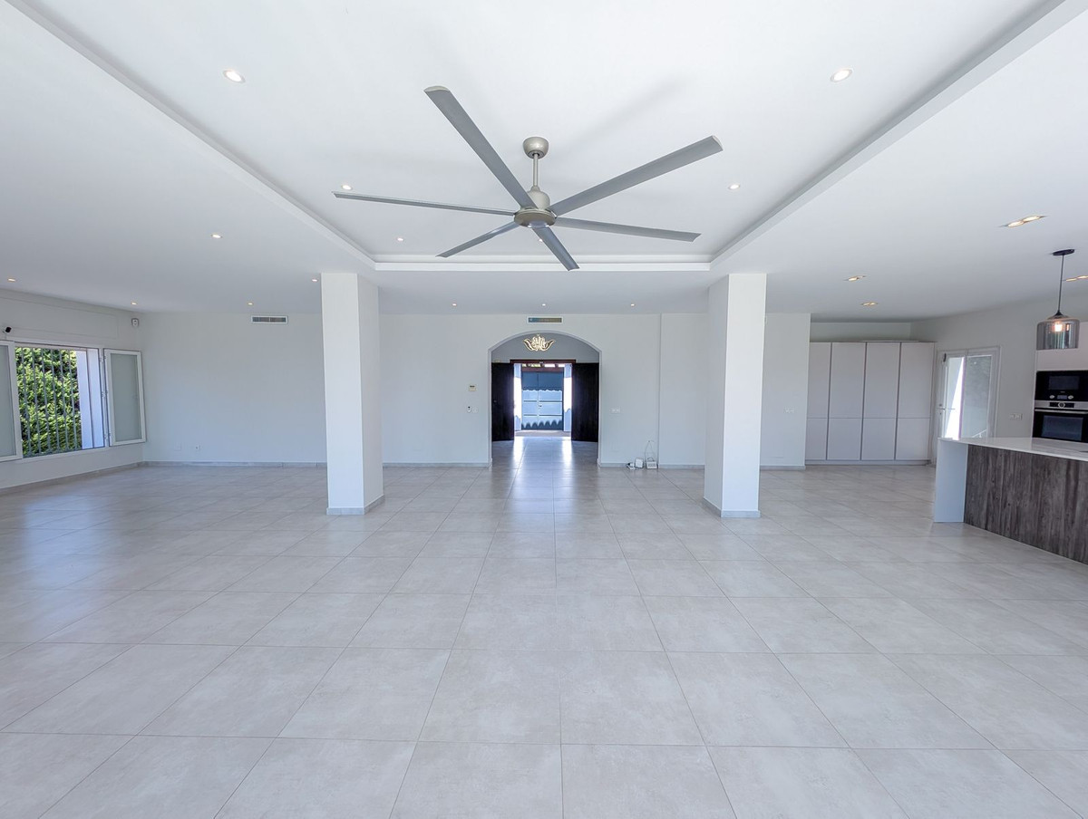 Se vende Villa - Chalet de 5 dormitorios en Costa Del Sol, Málaga, España