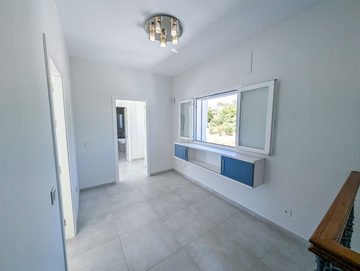 Se vende Villa - Chalet de 5 dormitorios en Costa Del Sol, Málaga, España