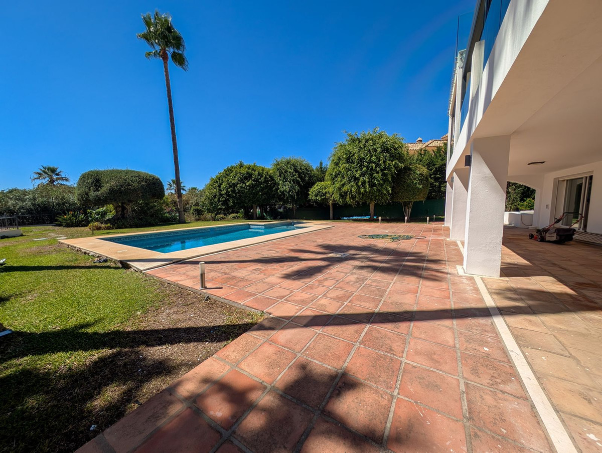 Se vende Villa - Chalet de 5 dormitorios en Costa Del Sol, Málaga, España