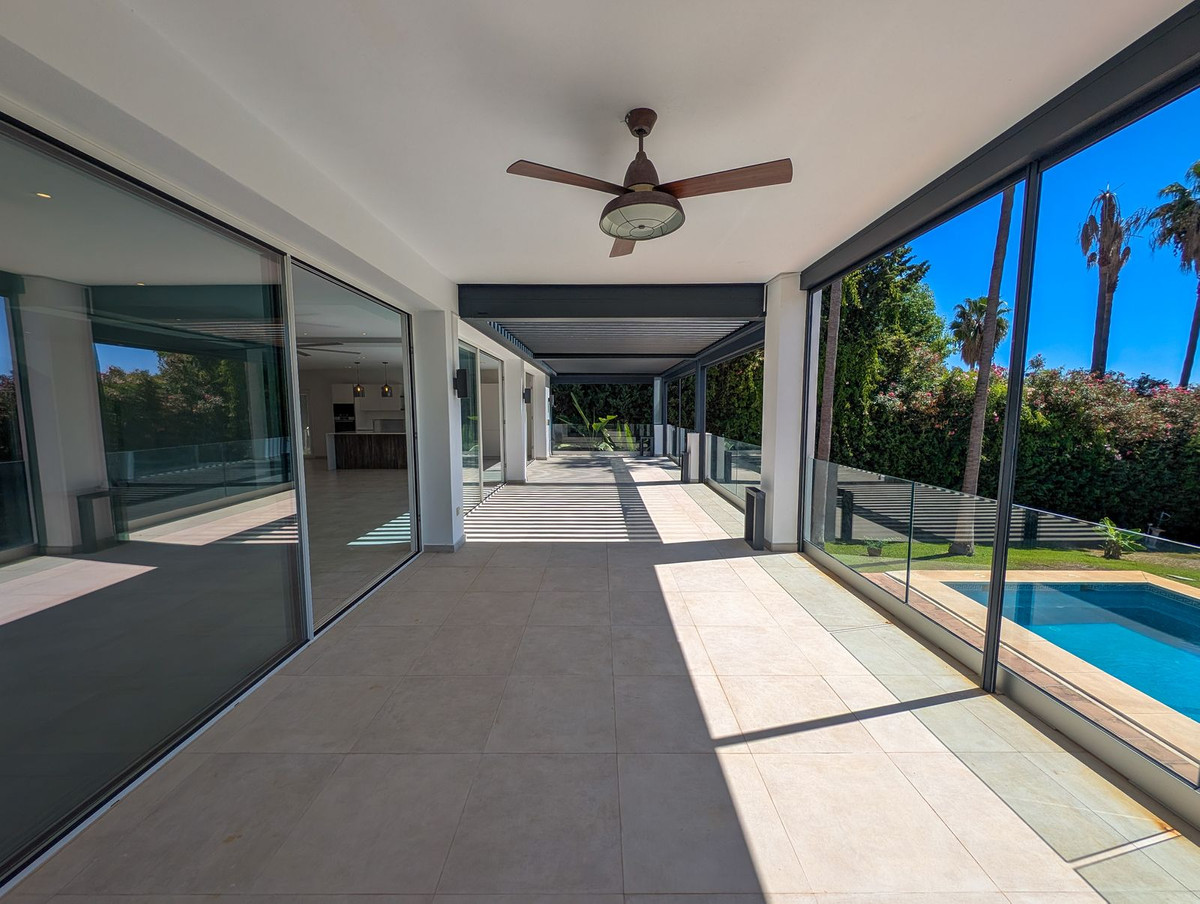 Se vende Villa - Chalet de 5 dormitorios en Costa Del Sol, Málaga, España