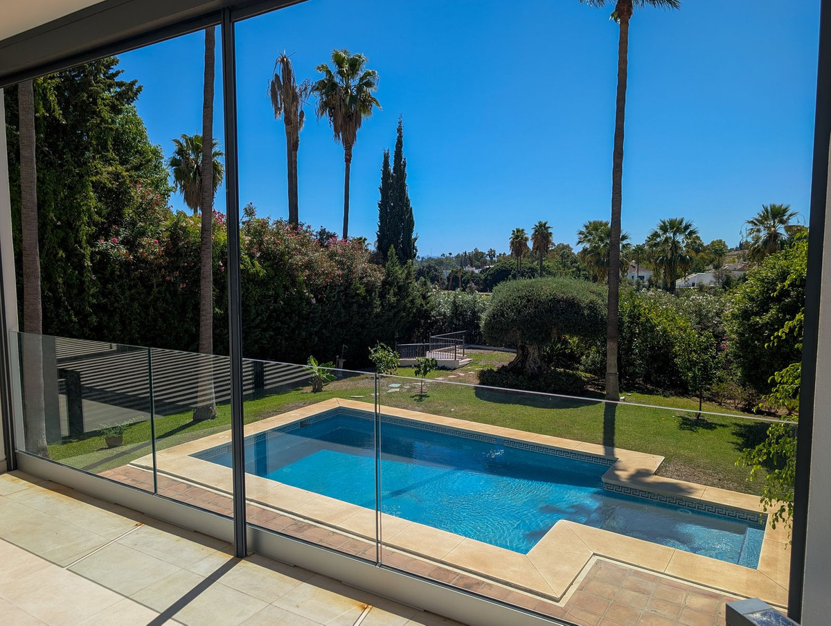 Se vende Villa - Chalet de 5 dormitorios en Costa Del Sol, Málaga, España