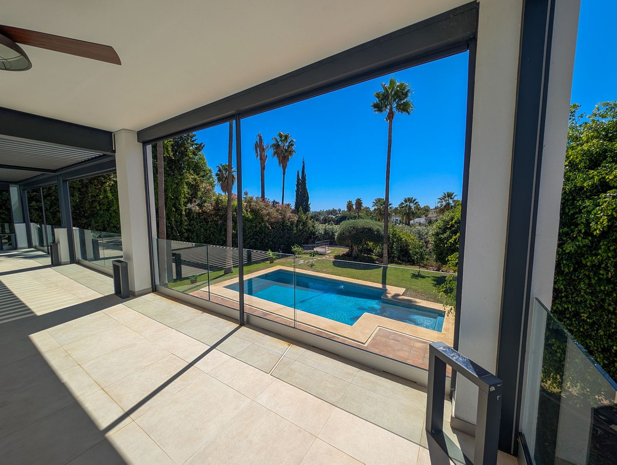 Se vende Villa - Chalet de 5 dormitorios en Costa Del Sol, Málaga, España