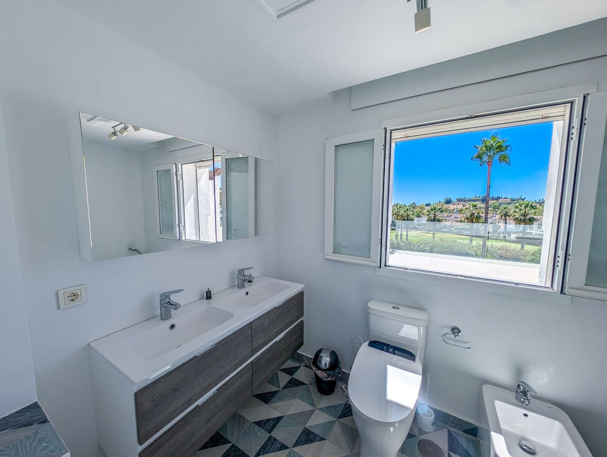 Se vende Villa - Chalet de 5 dormitorios en Costa Del Sol, Málaga, España