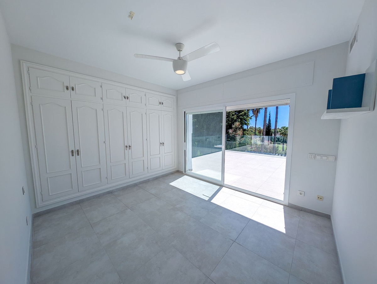 Se vende Villa - Chalet de 5 dormitorios en Costa Del Sol, Málaga, España