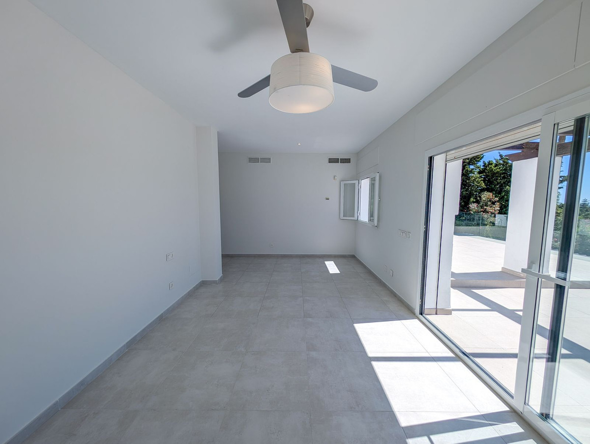 Se vende Villa - Chalet de 5 dormitorios en Costa Del Sol, Málaga, España