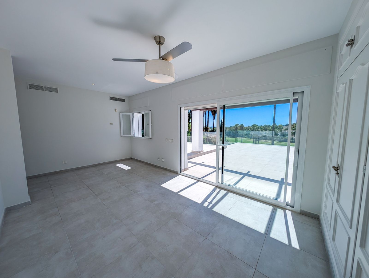 Se vende Villa - Chalet de 5 dormitorios en Costa Del Sol, Málaga, España
