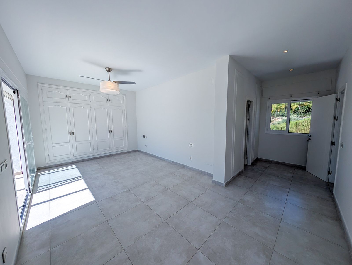 Se vende Villa - Chalet de 5 dormitorios en Costa Del Sol, Málaga, España