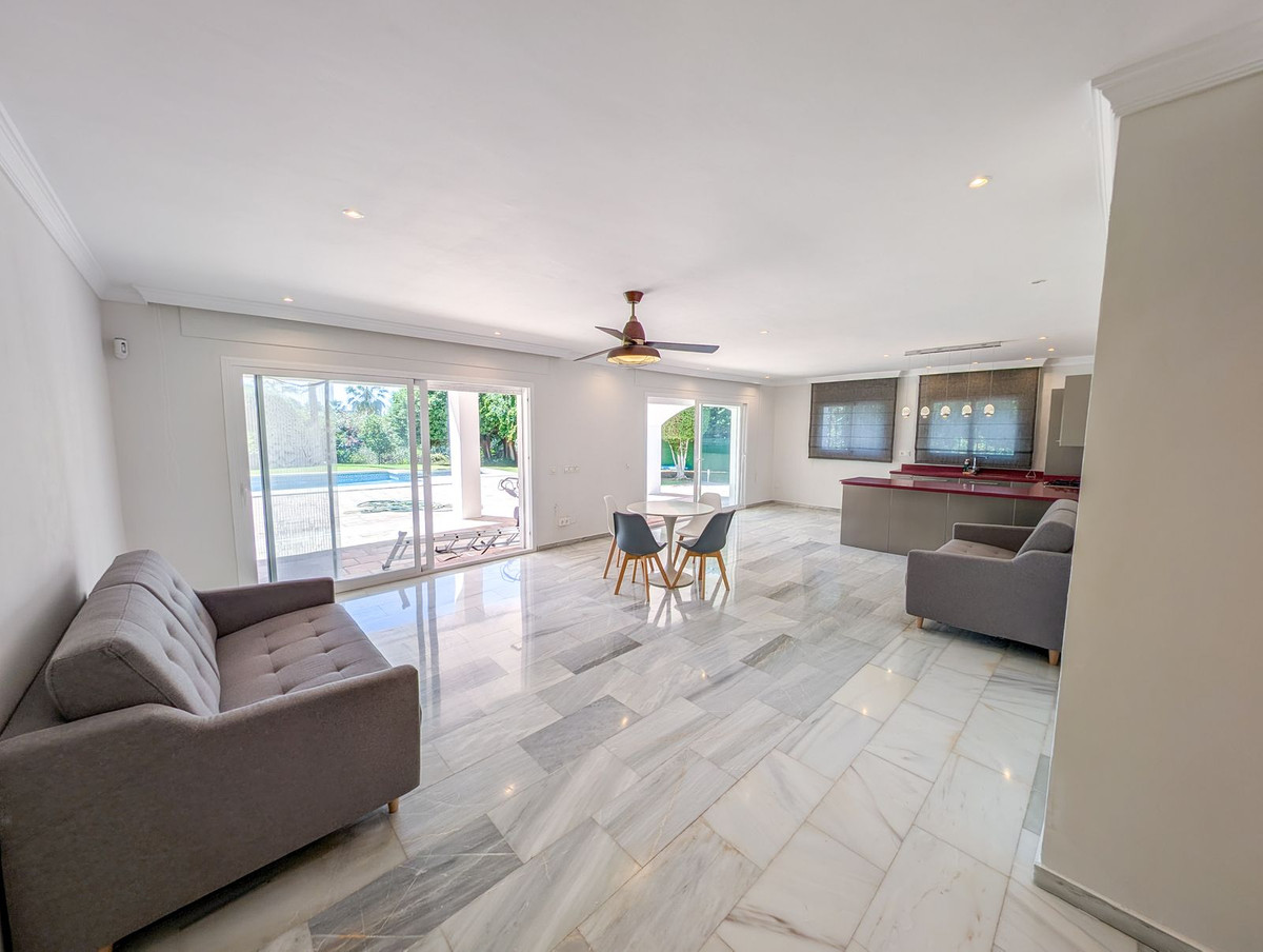 Se vende Villa - Chalet de 5 dormitorios en Costa Del Sol, Málaga, España
