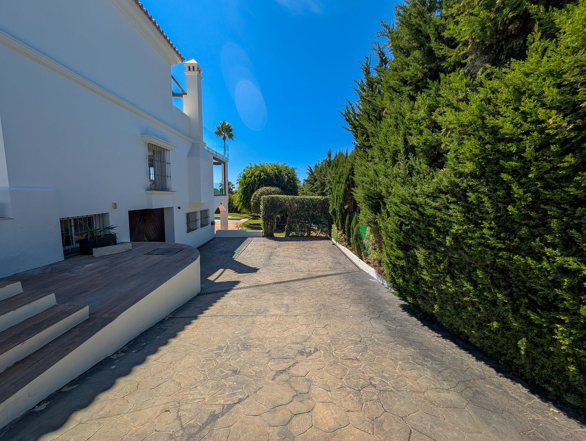Se vende Villa - Chalet de 5 dormitorios en Costa Del Sol, Málaga, España
