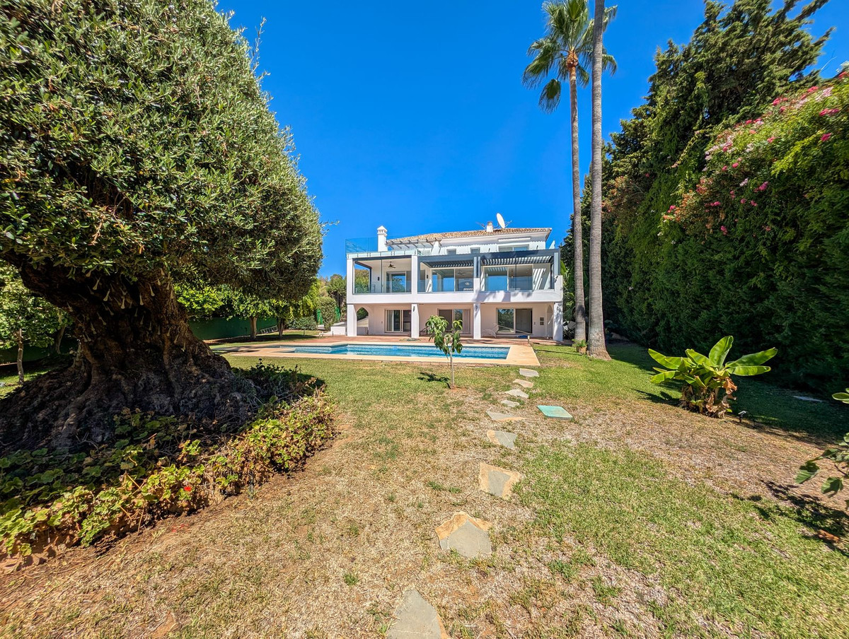Se vende Villa - Chalet de 5 dormitorios en Costa Del Sol, Málaga, España