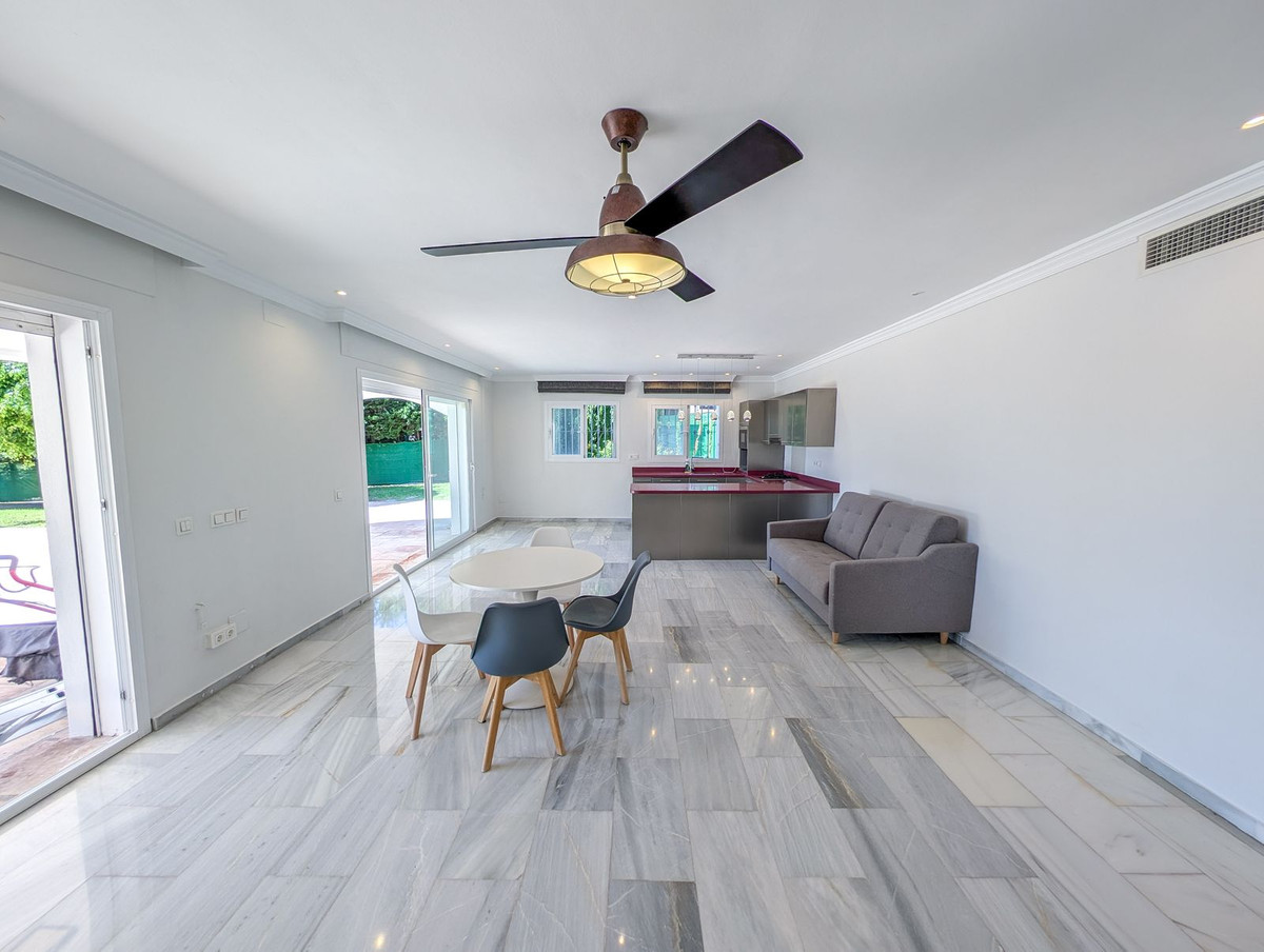 Se vende Villa - Chalet de 5 dormitorios en Costa Del Sol, Málaga, España