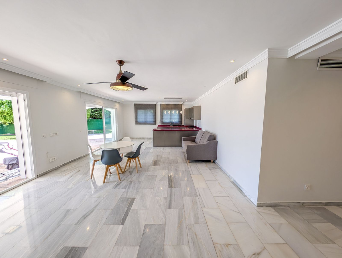 Se vende Villa - Chalet de 5 dormitorios en Costa Del Sol, Málaga, España