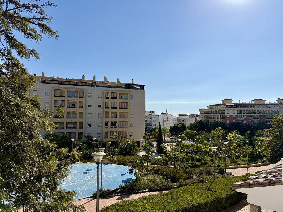 4 Bed Townhouse for sale in Estepona Costa Del Sol, Málaga, Spain